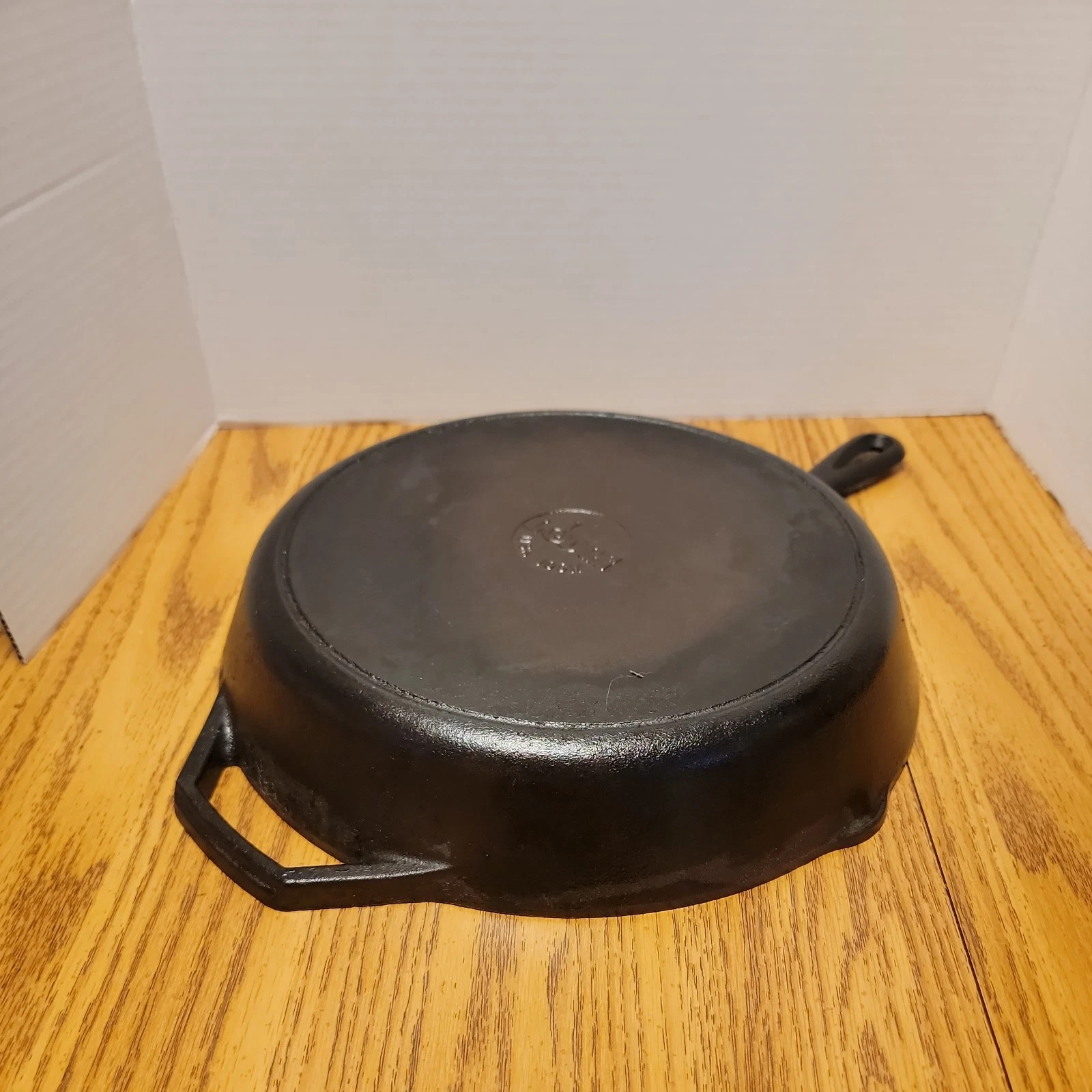 Lodge 12 inch Cast Iron Skillet USA 10SK Sits Flat