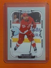 🏒 2025-26 O-Pee-Chee #352 Alex DeBrincat Detroit Red Wings Hockey Card 🏒