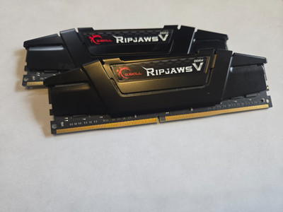 G. SKILL Ripjaws V Series 32GB (2 x 16GB) DDR4-3200 RAM