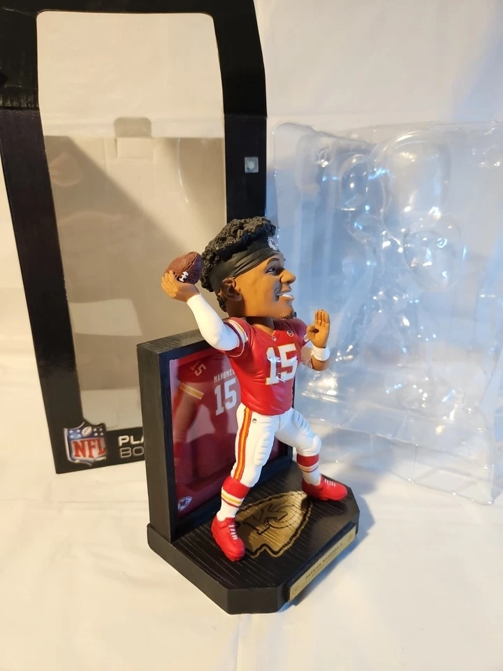 PATRICK MAHOMES Kansas City Chiefs "Jersey enmarcado" Vitrina NFL Bobblehead Foto 3 de 4