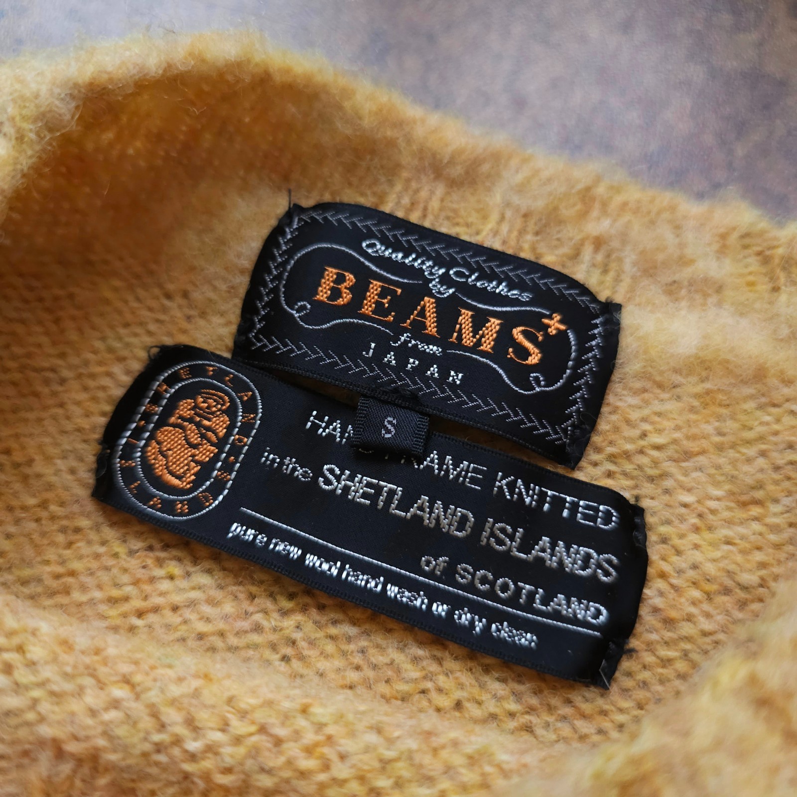 BEAMS Plus Made in Scotland Shetland Shaggy Dog Seamless Sweater Gold Small