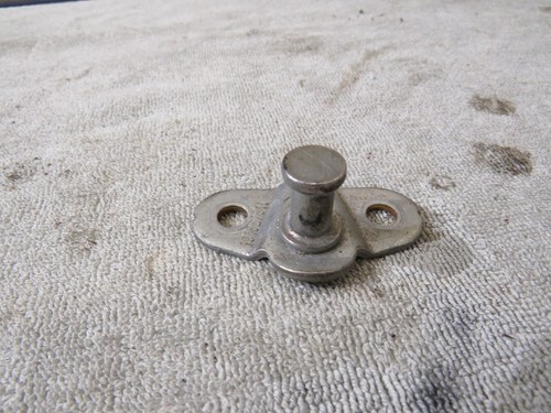 VW Golf 2 II Schließzapfen Heckklappe 191827511 Bolzen Kofferraum Verriegelung