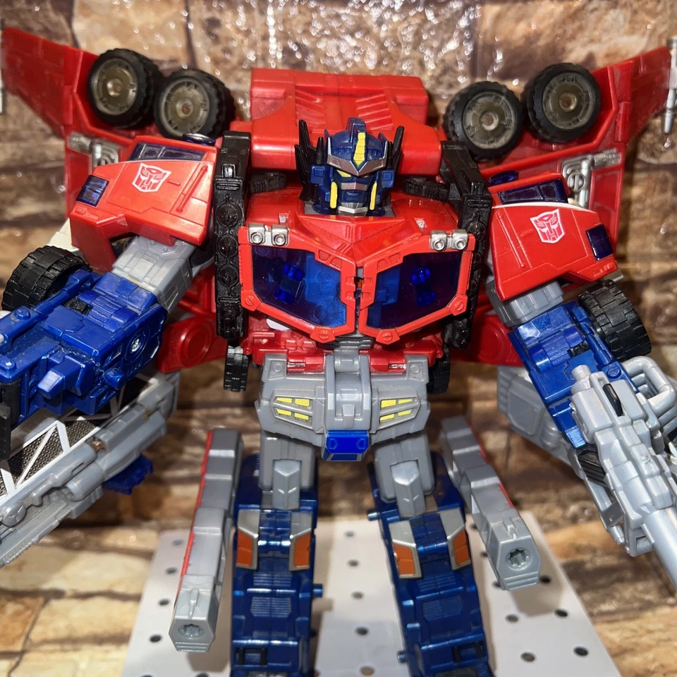 2005 Transformers Cybertron Leader Class Optimus Prime Near Complete HTF - Image 2 of 4