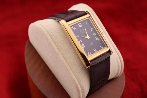⌚✨ Vintage Seiko Slim Quartz Gentlemen's Black Dial ,Dark Brown Dress Watch
