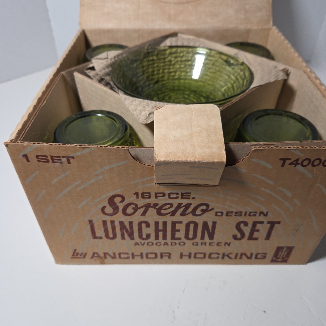 Vintage Anchor Hocking 16 Piece Soreno Luncheon Set  Avocado Green NIB