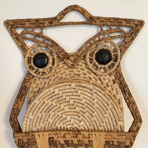 Vtg MCM Woven Rattan Owl Wall Hanging Trivet Holder w/ 3 Trivets Boho 16" - Picture 3 of 10