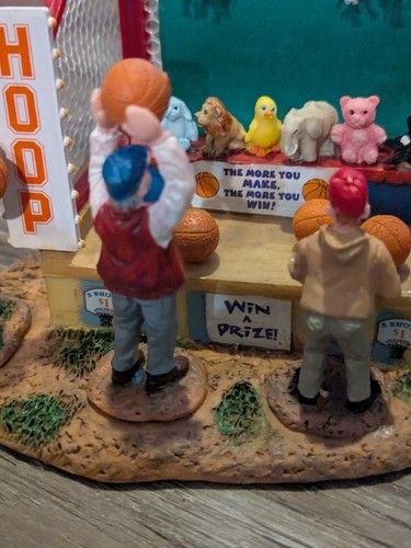Lemax 2008 Hoop Star Christmas Village Carnival Table Basketball Retired Figure - Picture 3 of 15