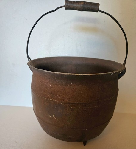 Antique Cast Iron 3 Legged 2 Band Kettle with Pouring Hook Number 8 GATE MARK