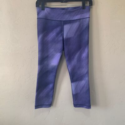 Women's Under Armour UA Purple Performance Leggings Small Capri Stretch 1285200