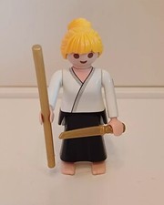 Playmobil Figures Girls 70940 Serie 24 Kampfsportlerin Judoka mit Stab und Dolch