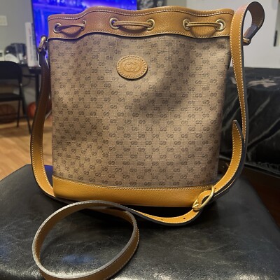 GUCCI x DISNEY Mickey Mouse beige & brown GG supreme canvas bucket bag Brand New