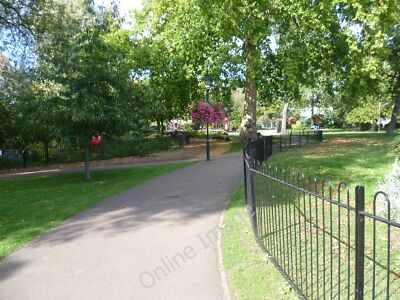 Photo 6x4 The way into Sunray Gardens Brixton/TQ3175 Casino Villa on Den c2011