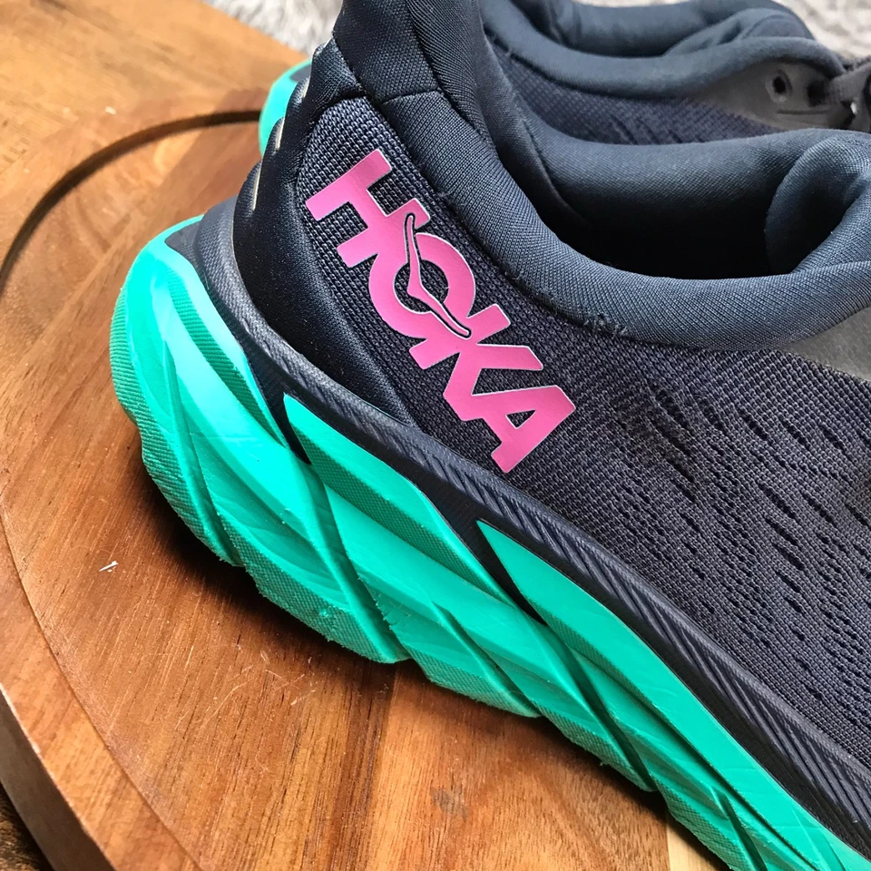 Hoka One One Clifton 8 女式 7.5D 宽海军蓝/紫色健身房跑步运动鞋 — 第 2/4 张图片