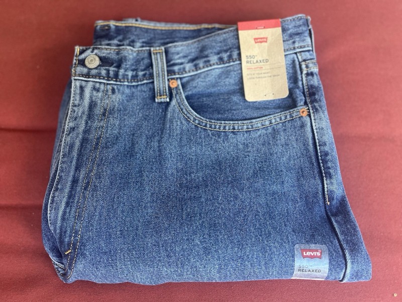 Classic 550  Relaxed Levi’s blue Jeans  40 W 32 L Cost $69 New. 👖