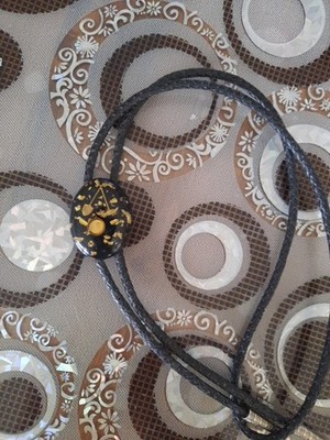 Bolo Tie Herren Krawatte Lucite Acryl Gold Flocken  Vtg Gebraucht 