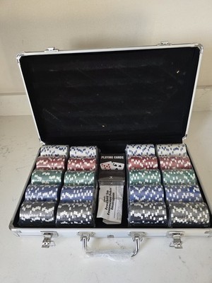 NEW IN CASE 500 Clay Composite Poker Chips Set Aluminum Case Deck of Cards