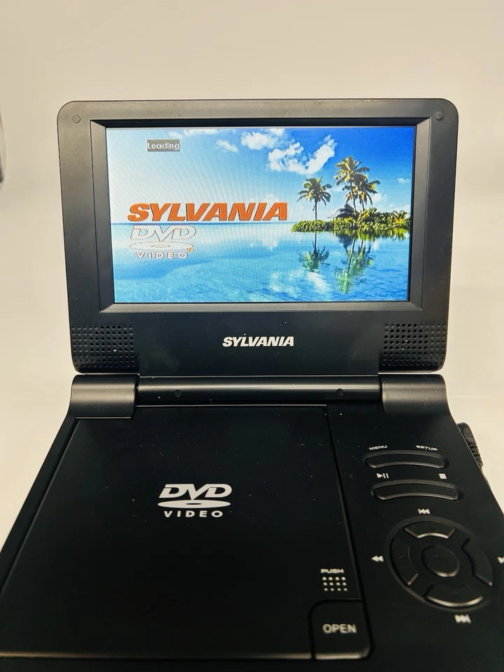 Sylvania SDVD7014 Negro 7" Pantalla LCD Portátil Reproductor de DVD Control Remoto Adaptador de CA FUNCIONA Foto 2 de 4