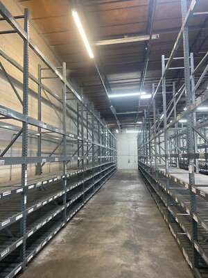 Used Heavy Duty Warehouse Pallet Rack Teardrop Racking 36