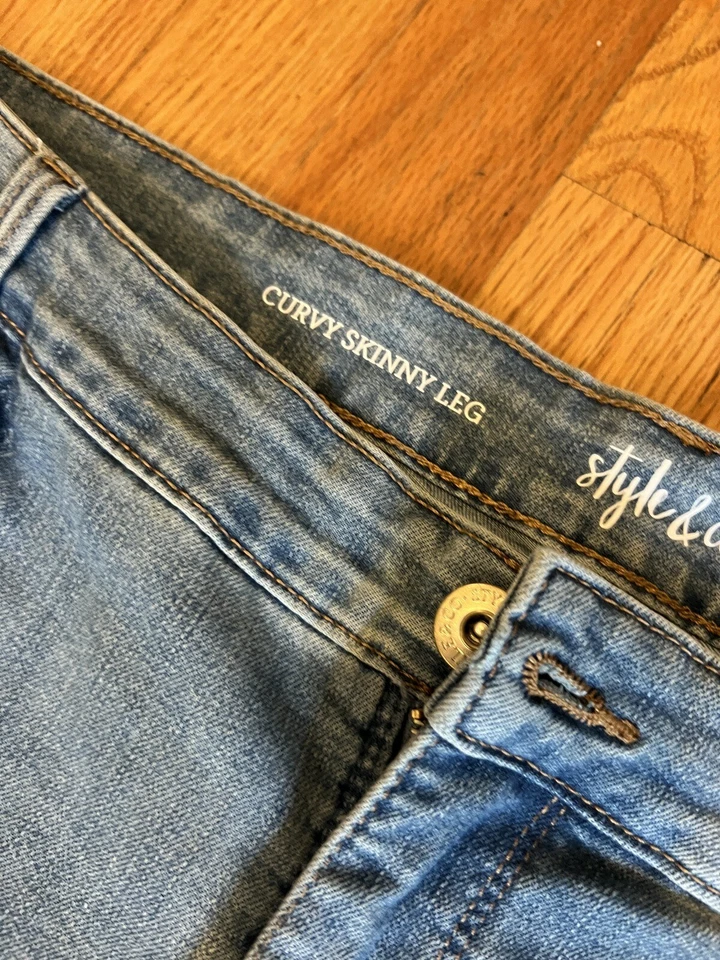 Style&Co jeansWomen's size 22W Skinny Leg Med Wash Blue Denim - Image 3 of 4