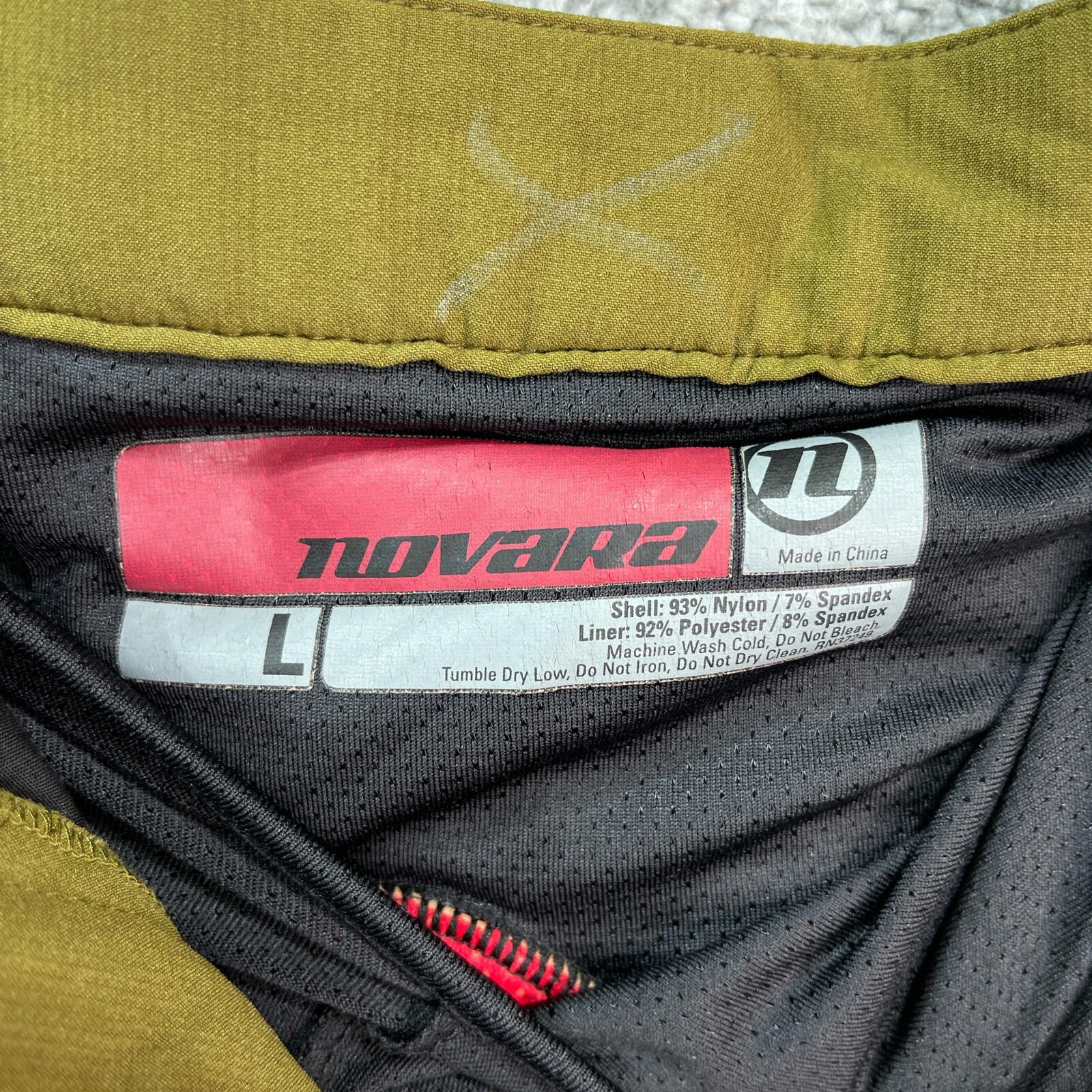 Novara Men's Large 36x10 Olive Green Belted Slash Pockets Mountain Bike