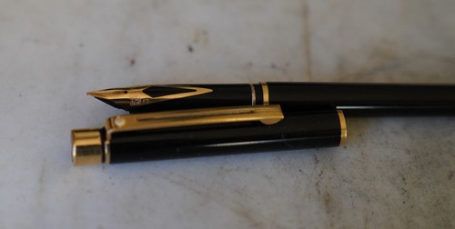 MAGNIFIQUE STYLO PLUME SHEAFFER TARGA SLIM - LAQUE NOIRE - PLUME OR MASSIF 18 K
