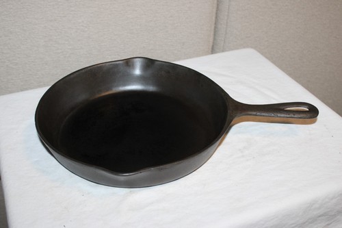 Martin Stove & Range #8 Cast Iron Skillet Hamburger Logo w/ Heat Ring - Picture 23 of 24