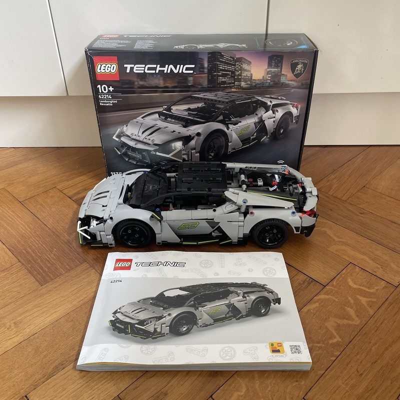 Lego Technic 42214 Lamborghini Revuelto Super Sports Car