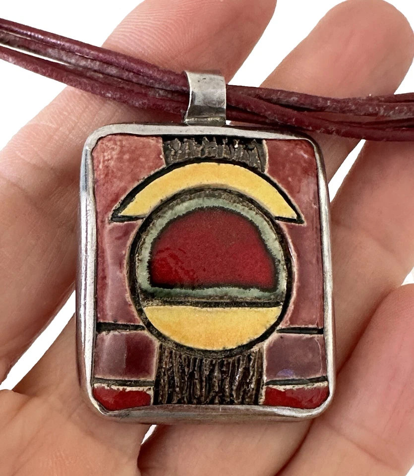 Collar Colgante Plata de Ley Cordón de Cuero Hecho por Artista Rojo Cerámica Geométrico Foto 2 de 4
