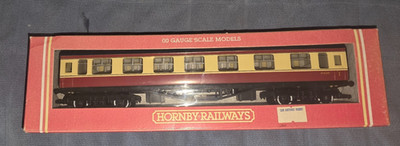 Hornby BR (EX LMS) Coach Composite R-442