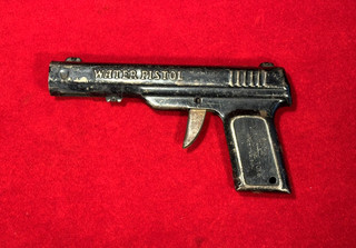 SCARCE ANTIQUE CIRCA 1940S TOY WATER PISTOL / WYANDOTTE TOYS # 41