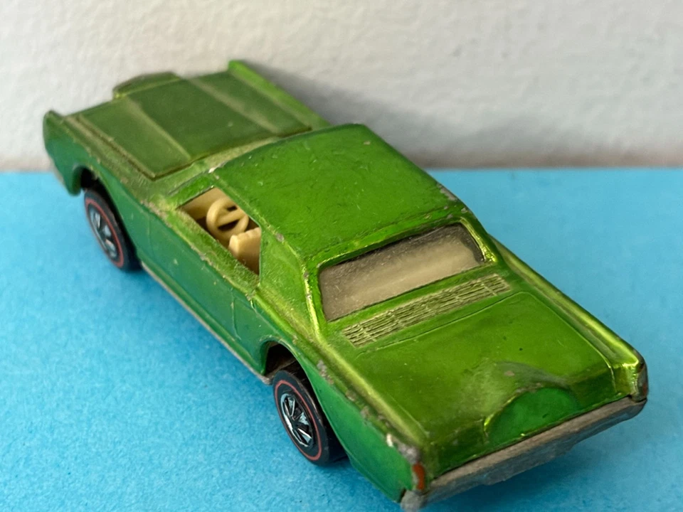 Hot Wheels Redline 1968 verde claro US Custom Continental Mark III US blanco int Foto 4 de 4