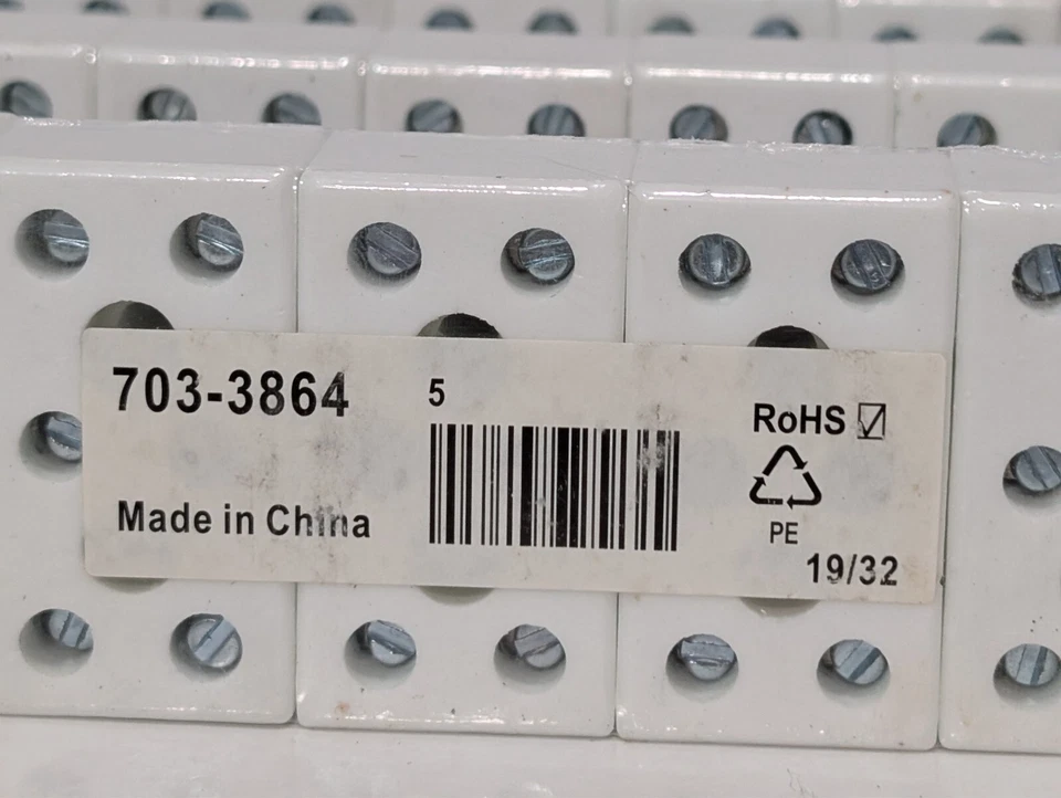 Pack of 5 RS PRO 703-3864 Non-Fused Terminal Blocks, 3-Way, 76A, 6 AWG Wire, Scr - Image 2 of 4