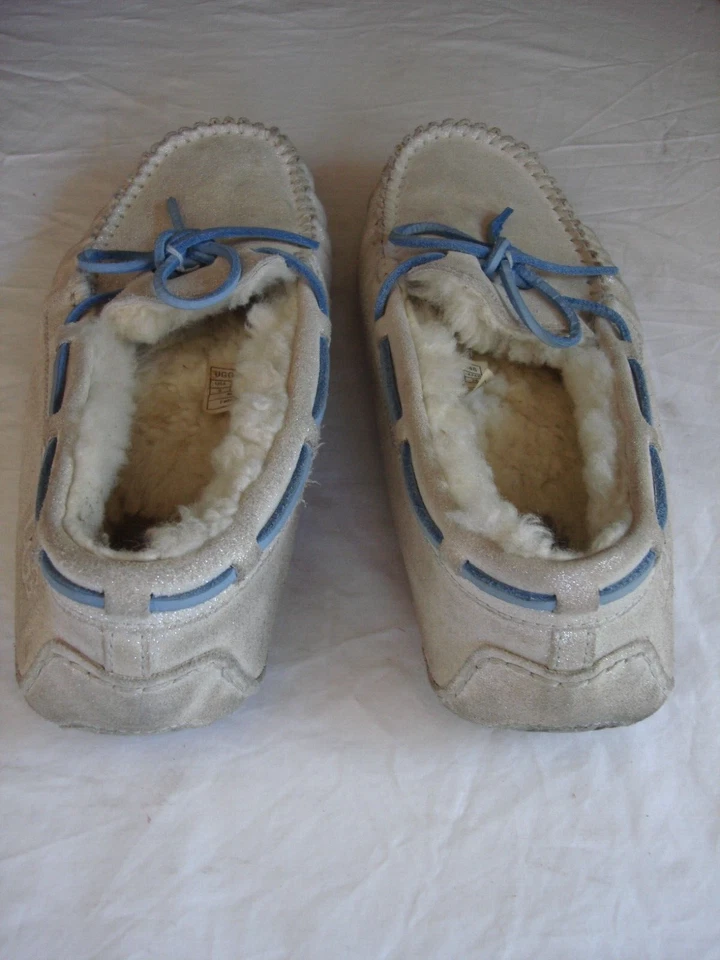 UGG Dakota "I Do" S/N 1003546 Moccasin Slip on Silver/Blue Women’s Size 9 - Image 3 of 4