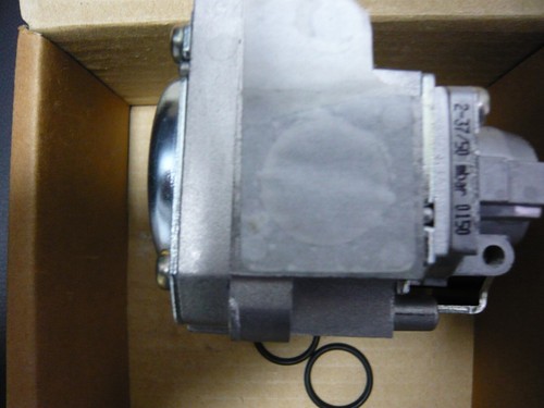 GLOWWORM BBU/4 GAS VALVE 801398 HONEYWELL VK4105G1013 3 BRAND NEW BOXED - Imagen 5 de 5