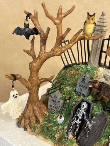 Lemax Spooky Town ~ SPOOKY KNOLL ~ 2003 Table Accent EUC - Picture 9 of 12