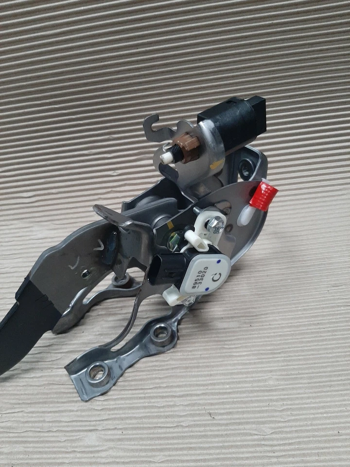 Toyota Yaris Hybrid 2019 Brake Pedal 89510-33020 - Image 4 of 4