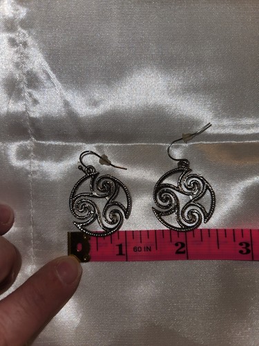 Pier 1 Celtic Swirl Dangle Drop Earrings Silvertone - Picture 4 of 6