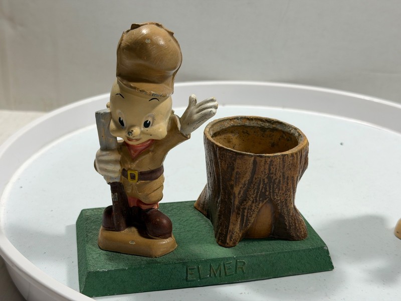 Vintage 1940s Elmer Fudd cast pot metal with stump designed as match/pen holder