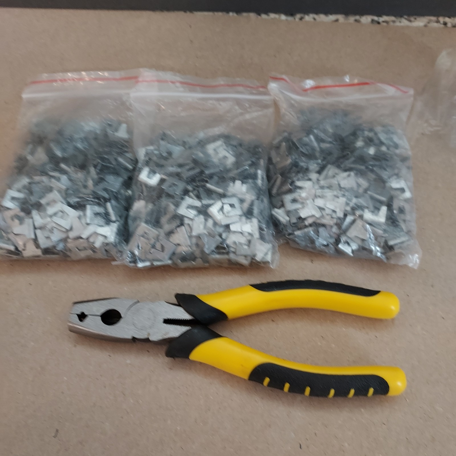 Rabbit or Chicken Wire Clips w/ Fence Pliers Rings and Snaps 900 pc