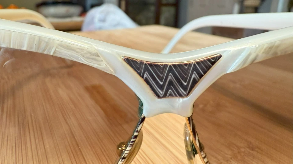 Laura Biagiotti Vintage Sunglasses Made in Italy Marbled Ivory Pearl Horn Rim - Image 3 of 4