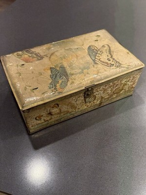 Vintage Butterfly Artstyle Chocolate Company Tin Box Floral Hinged Lid Flaws