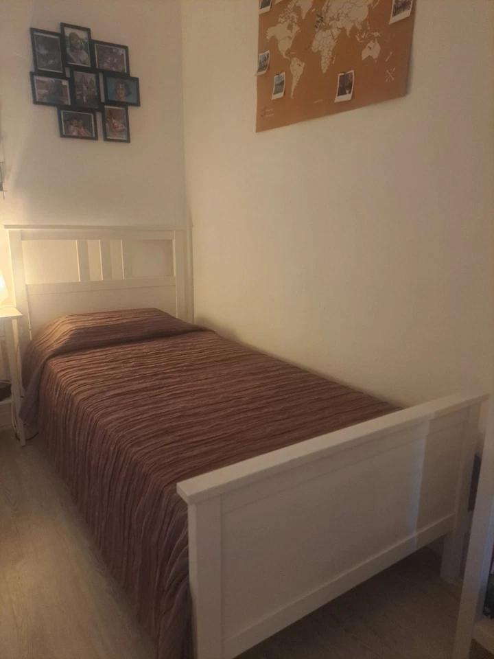 2 LettI SingolI IKEA CON COMODINI - Immagine 2 di 2