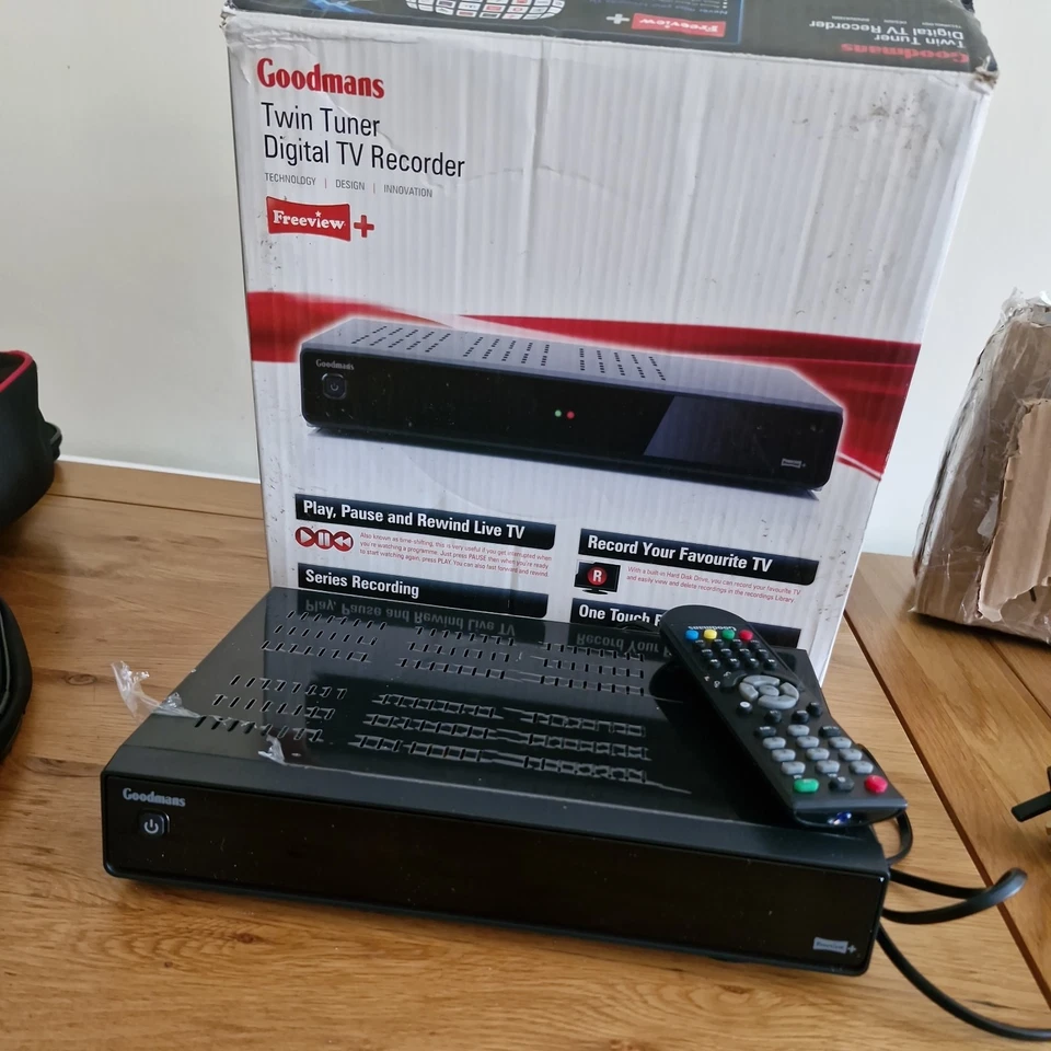 Goodmans GD11FVRSD32 320GB Twin Tuner Freeview Box Digital Recorder mit Fernbedienung