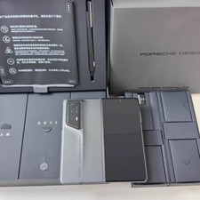 Honor Magic V2 RSR Porsche Design 1TB Google - usage example