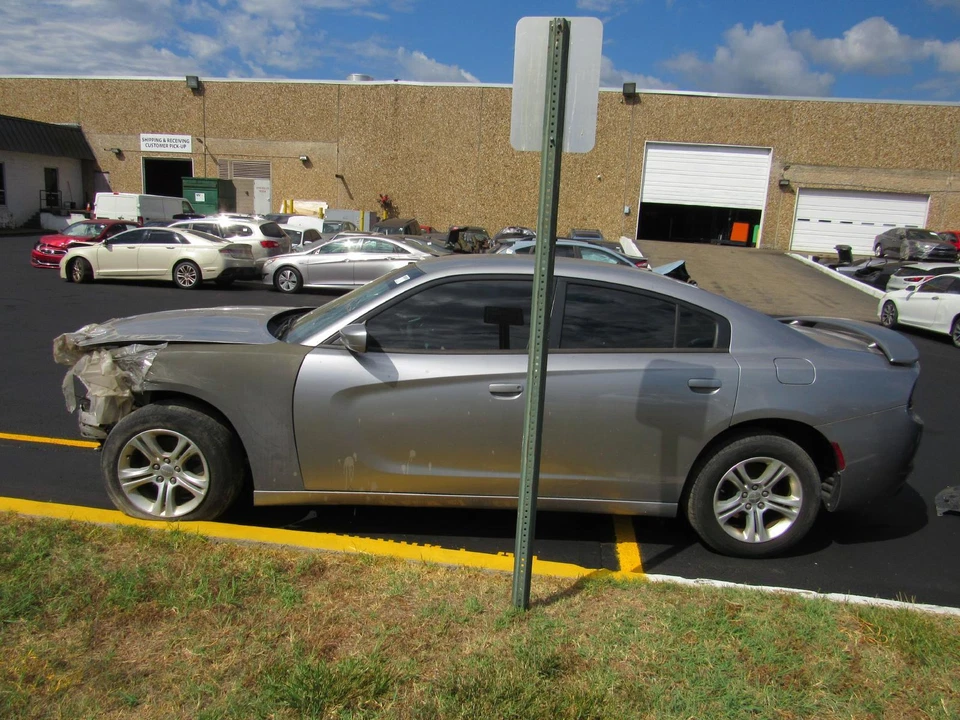 15 16 17 18 19 20 21 22 23 CARGADOR ESQUIVA TAPA MALETERO PUERTA Foto 2 de 4