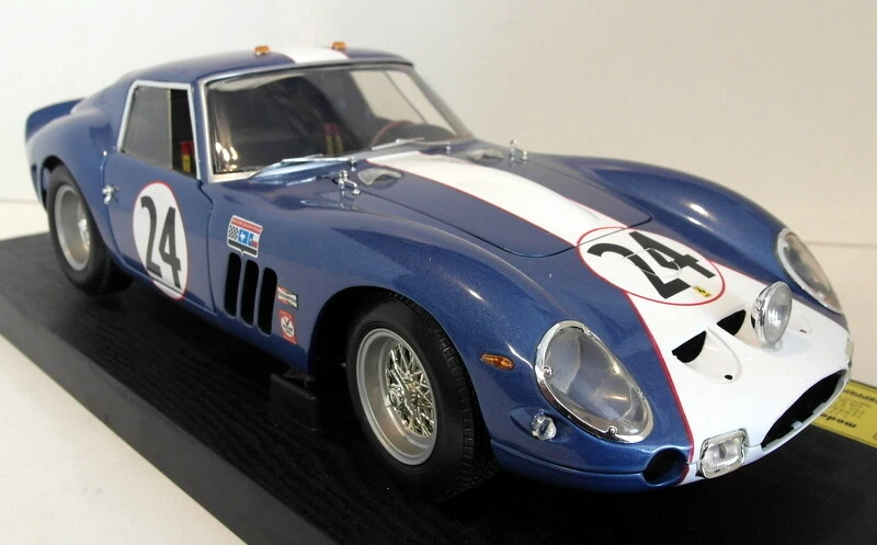 Revell 1/12 Scale Diecast 08855 - Ferrari 250 GTO N3987GT #24 - Blue - Image 3 of 4