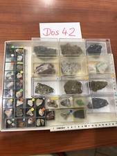 Kleine Sammlung mit Mineralien in Dosen, beschriftet, aus aller Welt (Dos42)