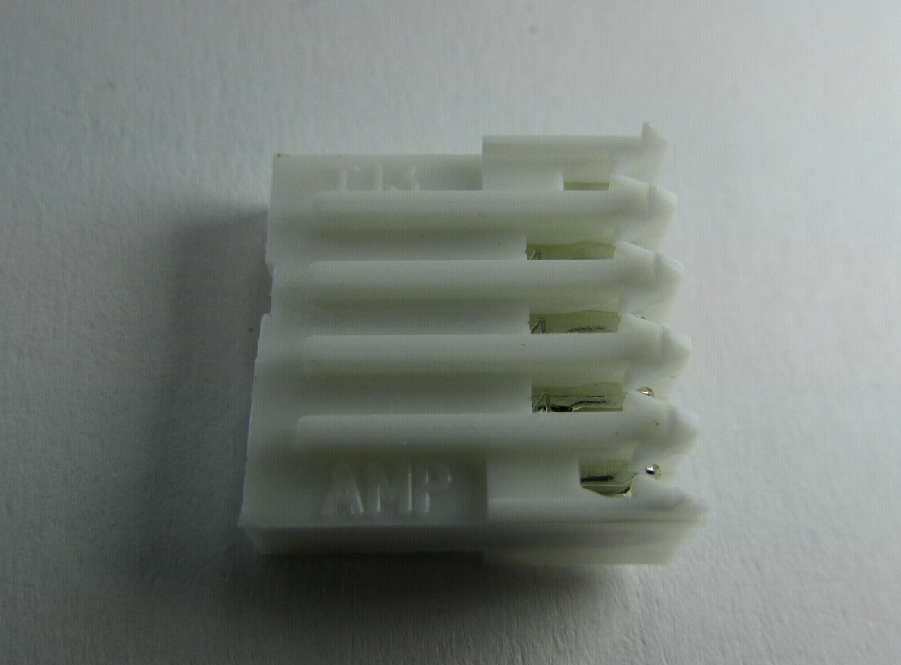 Lot 20 Amp Tyco 5Position Self Stripping Ribbon Cable Connectors