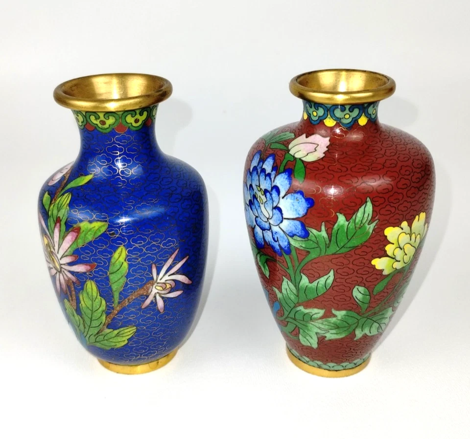 Jarrones chinos florales cloisonné esmaltados en bronce rojo y azul 4,25" Foto 3 de 4