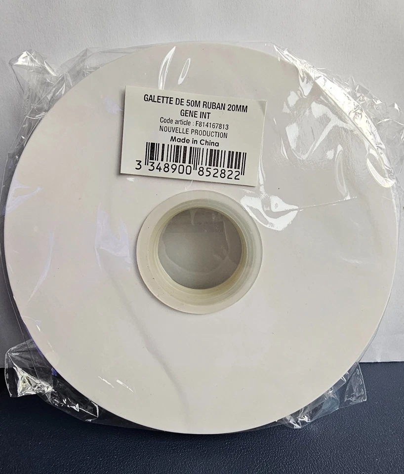 DIOR White Ribbon Roll of 50 Meter w/Gold Lettering (Width 20MM) HOLIDAY - Image 2 of 4